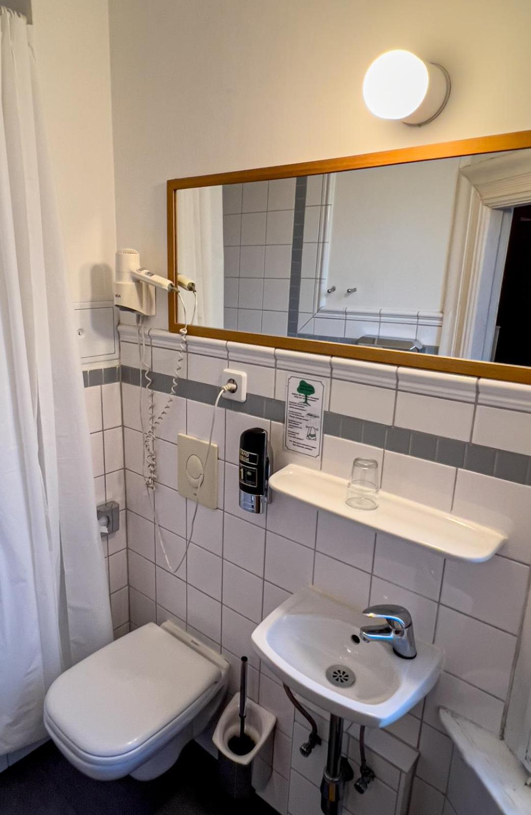 Standard Single Room,1589553645:JPEG
